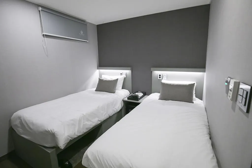 Philstay Myeongdong Station Seul 2*,